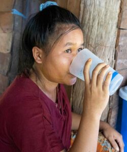 CRISTA Newsfeed - Girl drinking water